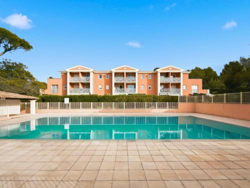 Pomme de Pin - Piscine, Tennis et Parking – khách sạn tại Vallon de Coste