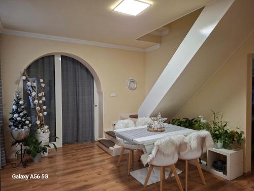 Facilities, Sarkcsillag Vendeghaz in Hogyesz