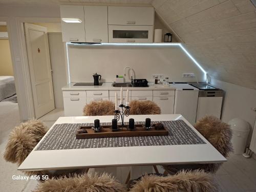 Facilities, Sarkcsillag Vendeghaz in Hogyesz