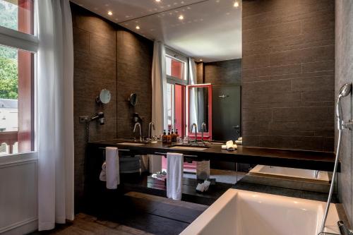 room detail thumbnail 2