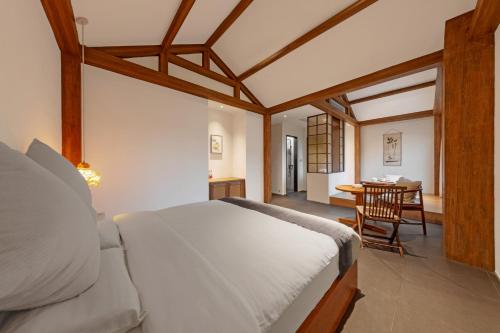 Suite, executive