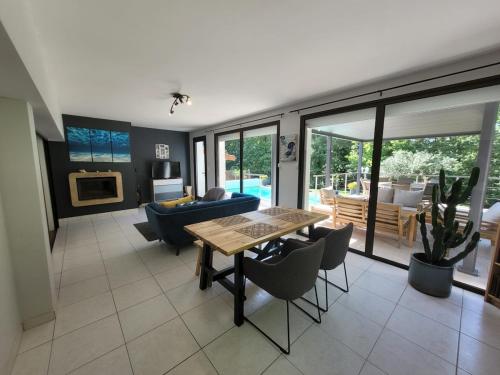 Maison proche commerce, 20 min du Futuroscope in Vouille