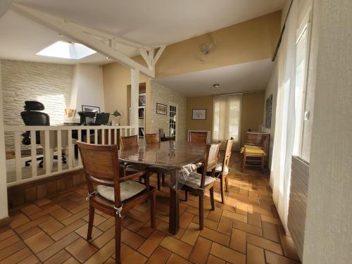 Maison proche commerce, 20 min du Futuroscope in Vouille