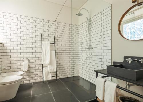 Superior One-Bedroom Apartment image 1