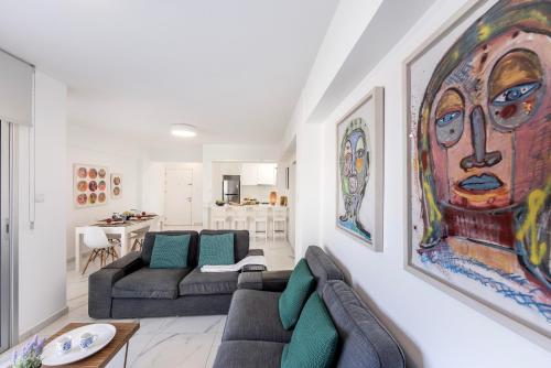 Mackenzie Leo Seafront Suite - image 5