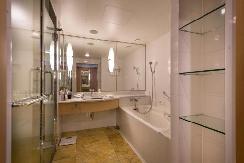 room detail thumbnail 2
