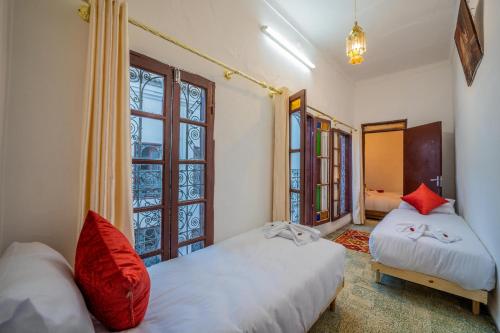 room detail thumbnail 2