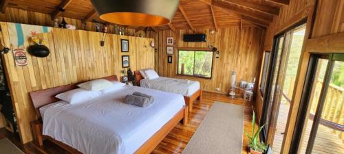 Teak house in a forest above the beach in Jicaral