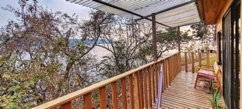 Balkons/terase, Teak house in a forest above the beach in Jicaral