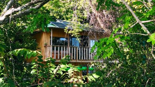 Teak house in a forest above the beach in Jicaral