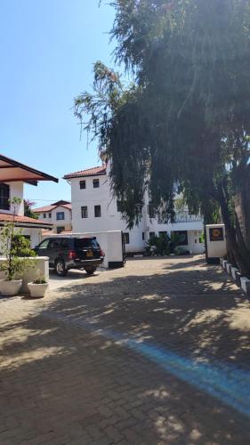 Lauryl Comfy Stays in Kisumu