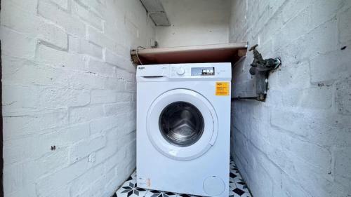 3-bedroom Doncaster contractor stay near hospital with free parking in Doncaster
