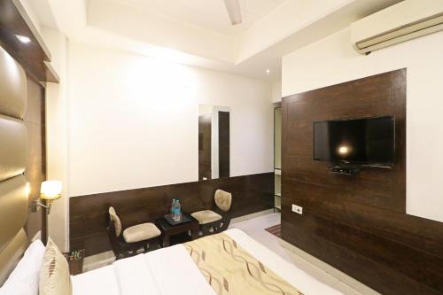 HOTEL LA PEARL Inn in Wadgaon