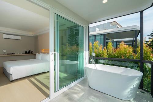 room detail thumbnail 2