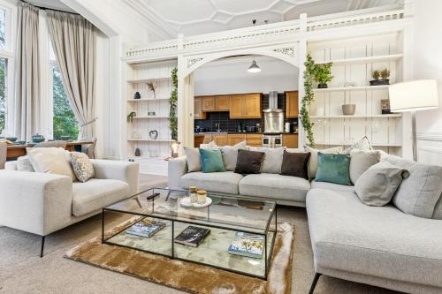 Luxe Victorian Spacious Home Sefton Park with Parking – khách sạn tại Thị trấn Garston