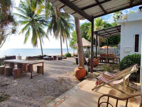 전망, 반툼 빌리지 앤 리조트 (Baantoom Village and Resort) in 차오라오 해변