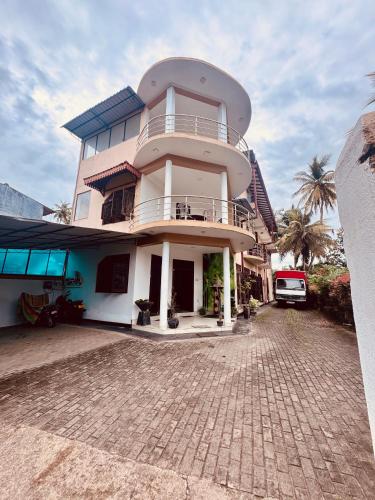 Harshi Guest House – khách sạn tại Diyagahagewatta
