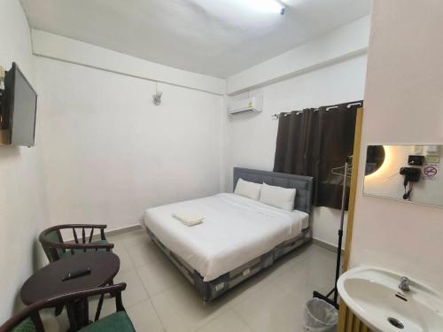 SB The Moon Night Betong Room Type - Double Room with Private Bathroom