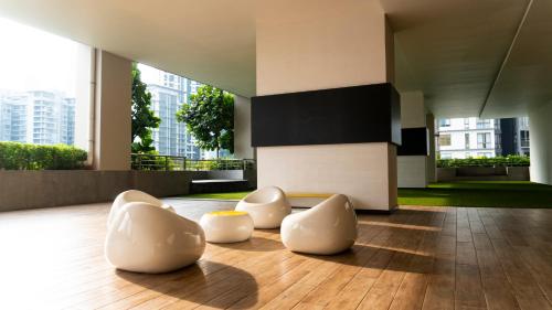 KLCC View Suites with balcony at The Manor Residence - image 14