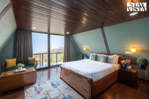 StayVista at The Cloudscape with WiFi, Lawn, AC in Pasure