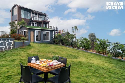 Viesnīcas āriene, StayVista at The Cloudscape with WiFi, Lawn, AC in Pasure
