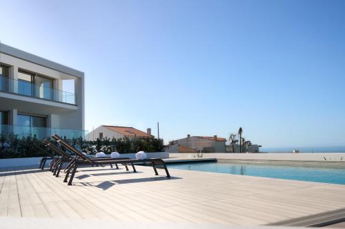 Skats, Exquisite Sea View Apartment - 24E in Praia Da Areia Branca