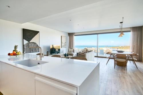 Exquisite Sea View Apartment - 24E in Praia Da Areia Branca
