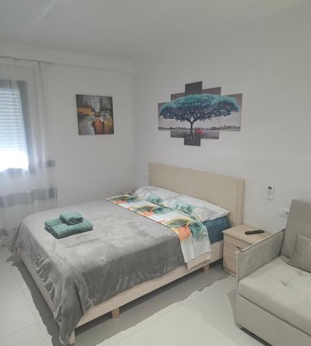 AJ GuestHouse, Тирана