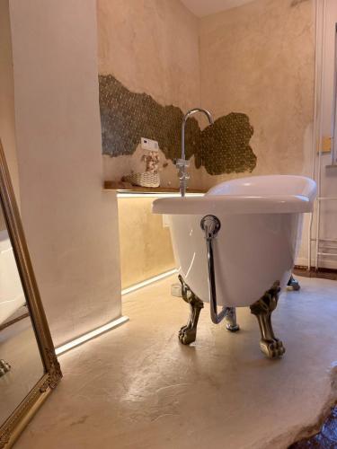 Bathroom, Forest View, Klimaanlage im Studio, ganzes Haus 100qm, 2 Schlafzimmer, 2 Bader, Badewanne, Garten &  in Braunfels