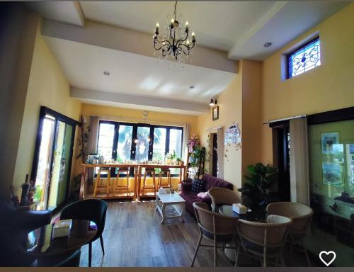 Restaurant, Home stay & Ev Coffeehouse  in Khao Mai Keaw