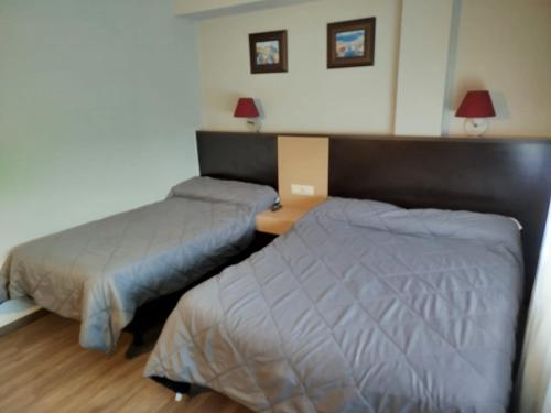 1 double bed, 1 twin bed