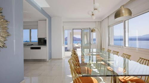 Seafront Luxury Escape With Infinity Pool in Thirasia