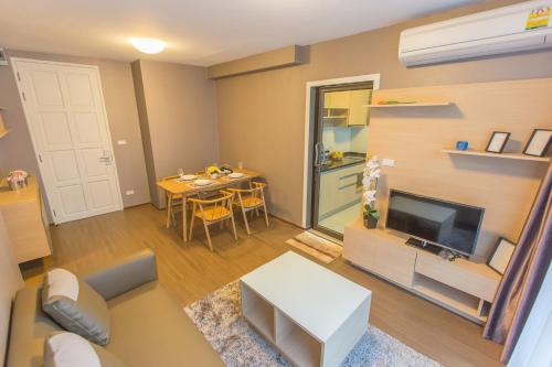 Premier One-Bedroom Suite image 6
