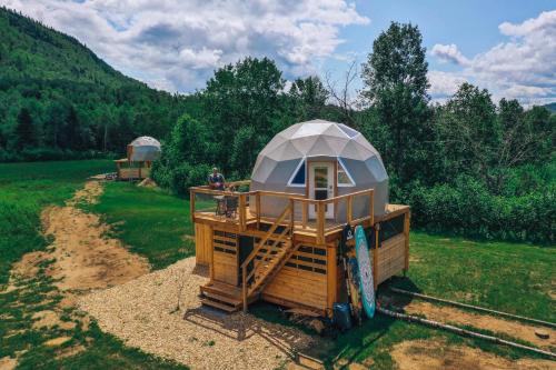 Skats, Prêt-à-camper, dôme (Pret-a-camper, dome) in Lake Edouard (QC)