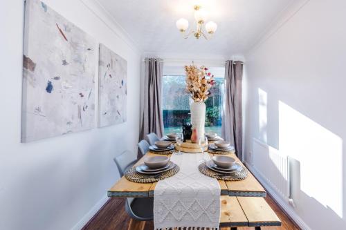 Peaceful 3 Bedroom Detached Home with ample parking, only 7 mins to Chester - sleeps 5 in 切斯特郊區