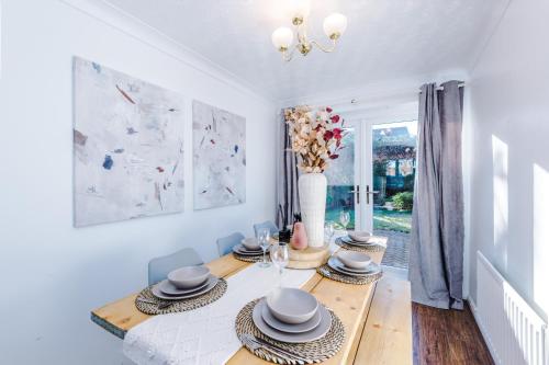 Peaceful 3 Bedroom Detached Home with ample parking, only 7 mins to Chester - sleeps 5 in 切斯特郊區