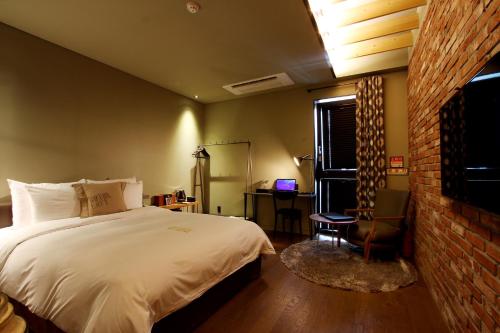 Hotel Loft Room Type - Superior Double Room