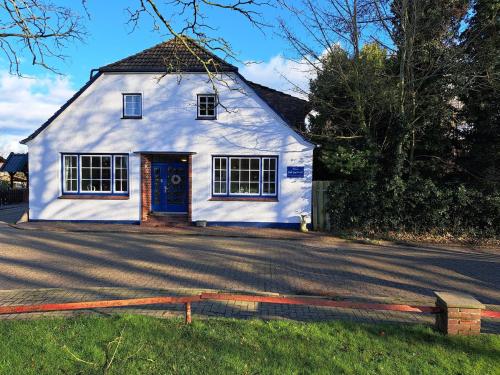 Haus Auf der Warft in Wangerland – khách sạn tại Jever