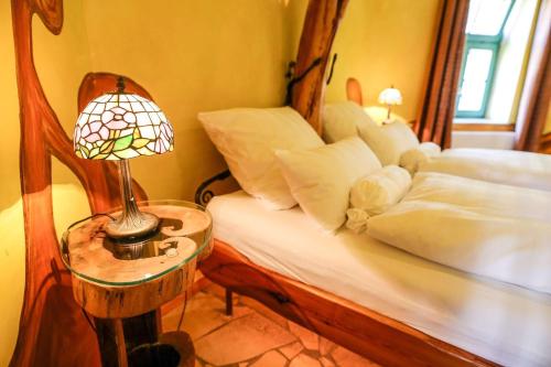 Backstage Hotel - image 3