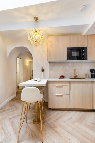Magnifique 3 chambres 3 SDE avec Clim et Jacuzzi - image 6