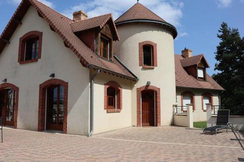 Gîtes 14 personnes à Ludes gîte à louer Ville-en-Selve