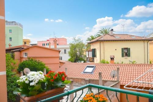 Bright apartment with balcony near Metro A