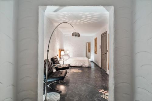 Large Double Room image 4
