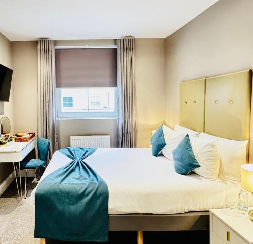 room detail thumbnail 1