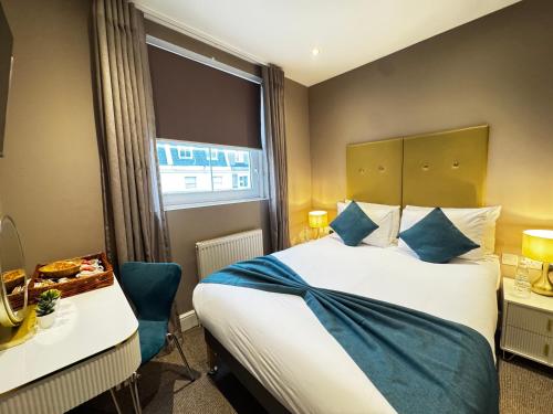 room detail thumbnail 0