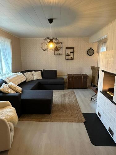 Yksityinen omakotitalo saunalla maaseudunrauhassa