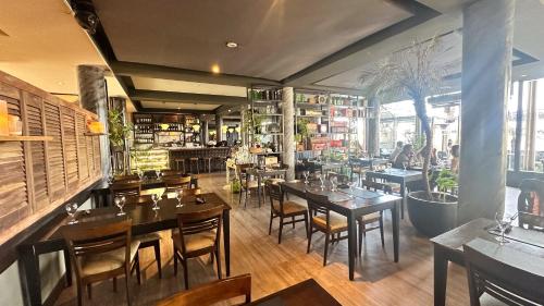 Restaurant, Puerto Amarras Hotel & Suites in Santa Fe