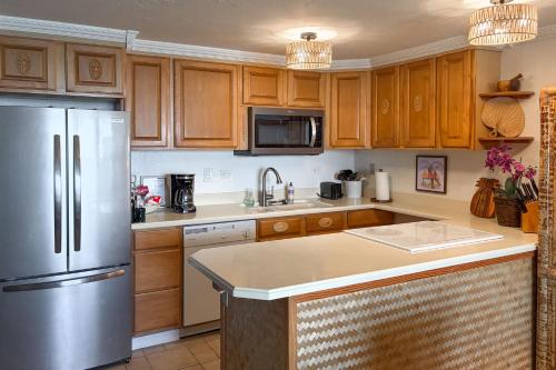 Oceanfront Condo: Stunning Sunrise & Ocean Views in Punaluu (HI)