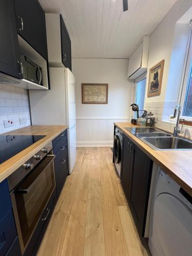 Liverpool Daffodil House - 3 Bed - Close to Sefton Park & Lark Lane in Toxteth