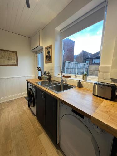 Liverpool Daffodil House - 3 Bed - Close to Sefton Park & Lark Lane in Toxteth